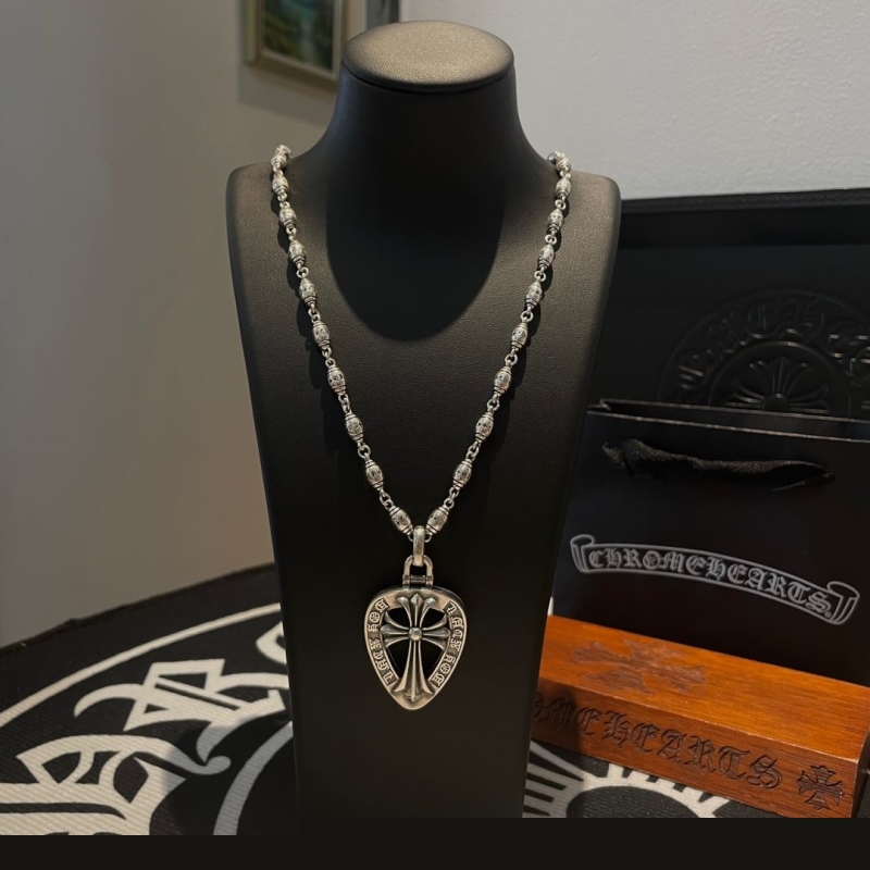 Ch**me He**ts necklaces